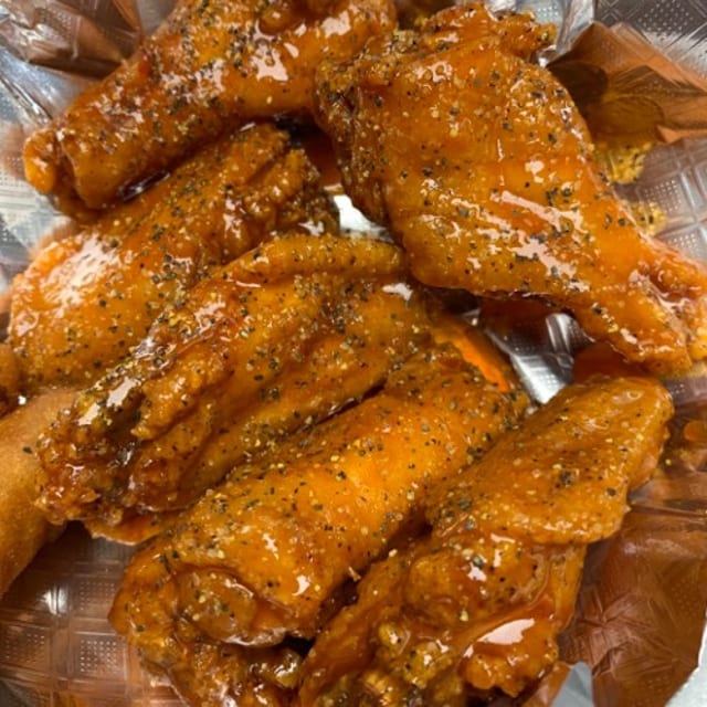 Fried Chicken Wings Combo with 1 Side.