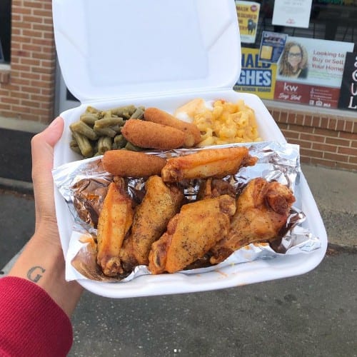 Fried Chicken Wings Combo with 2 Sides.