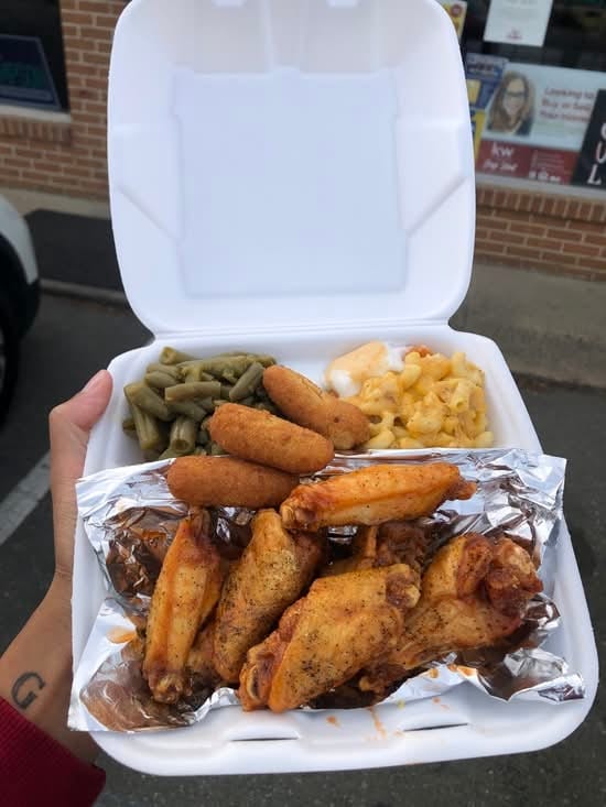 Baked Chicken Wings Combo with 1 Side.